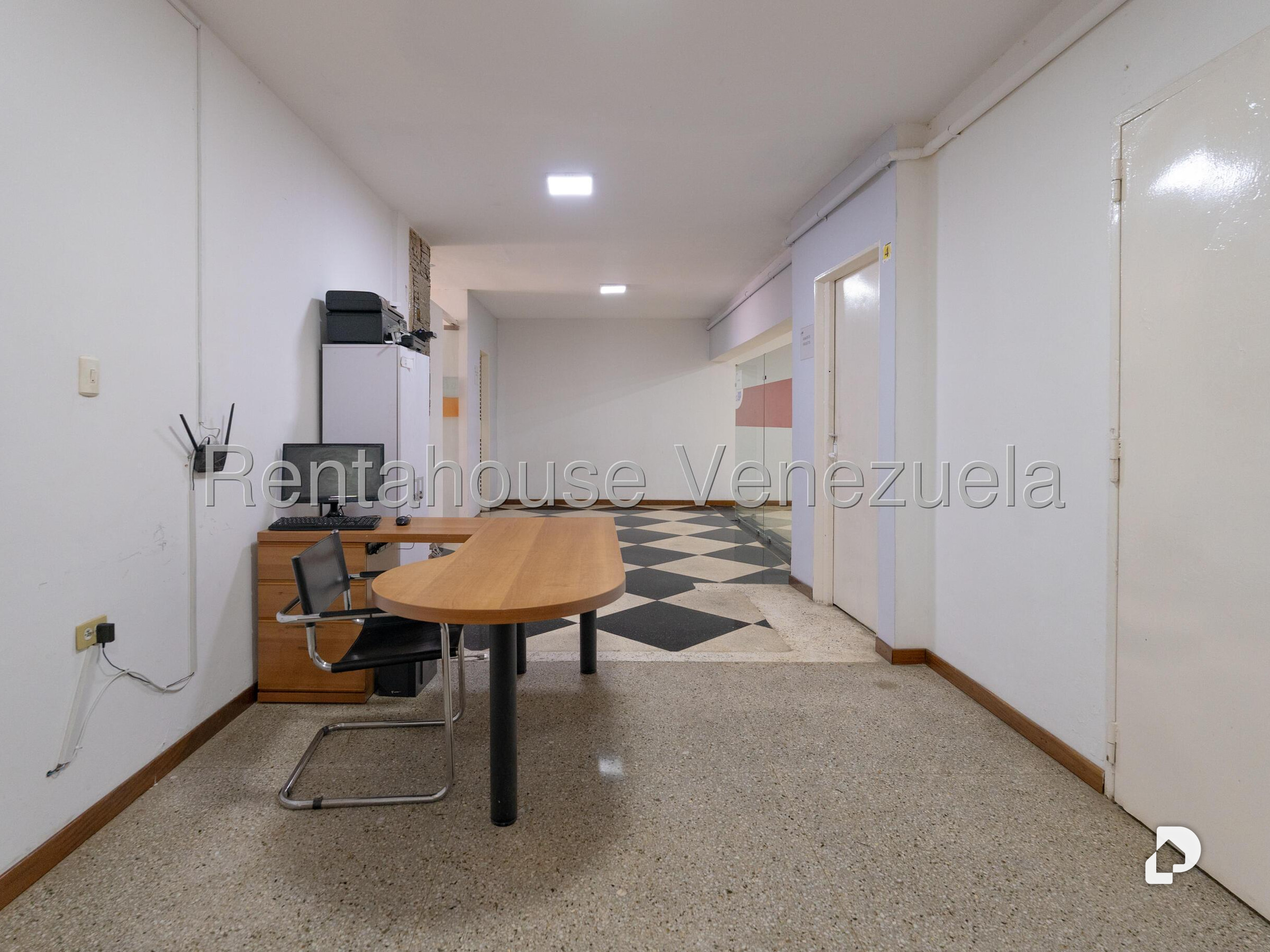 Local comercial en Chuao, Caracas – 12