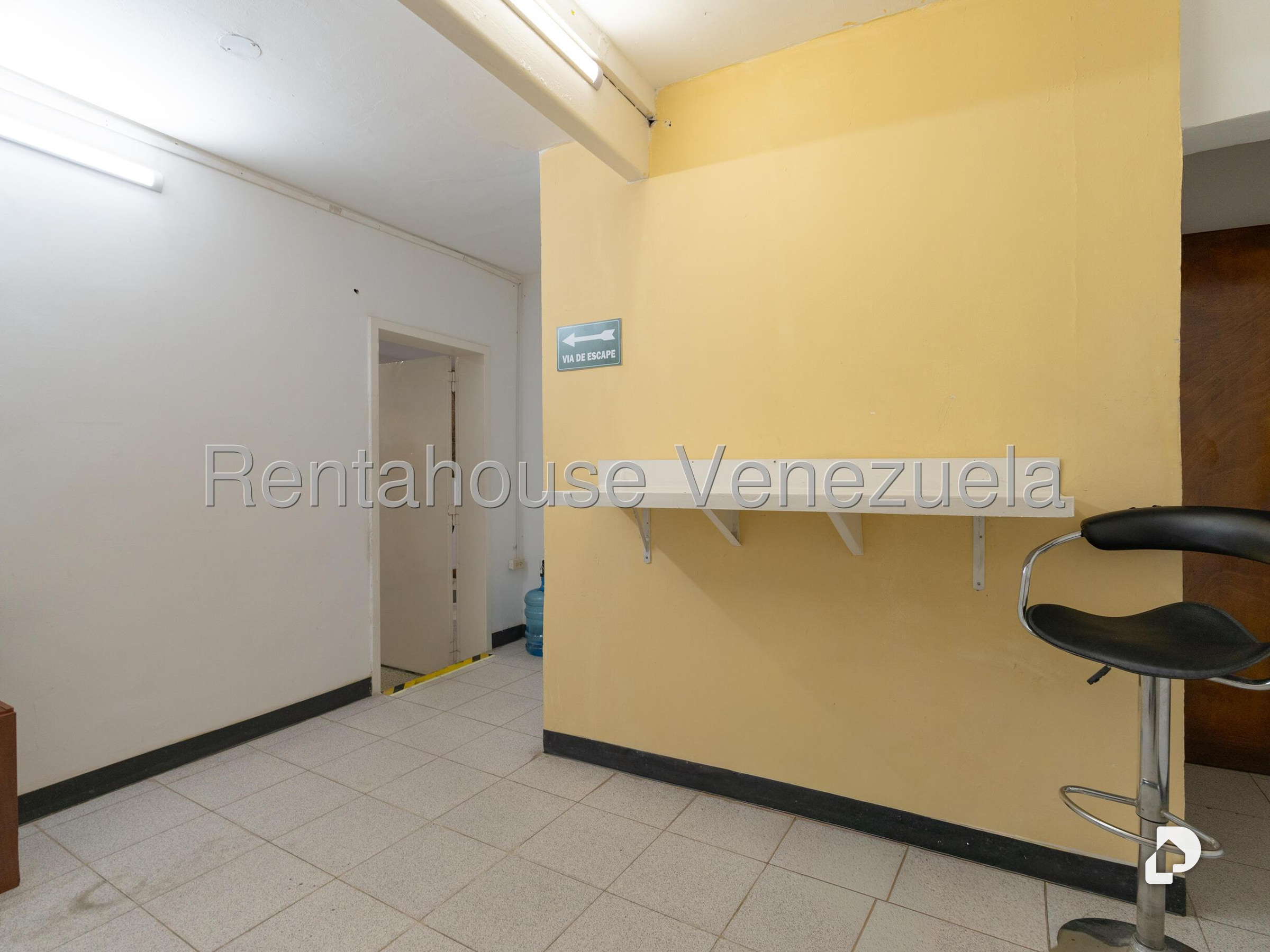 Local comercial en Chuao, Caracas – 9