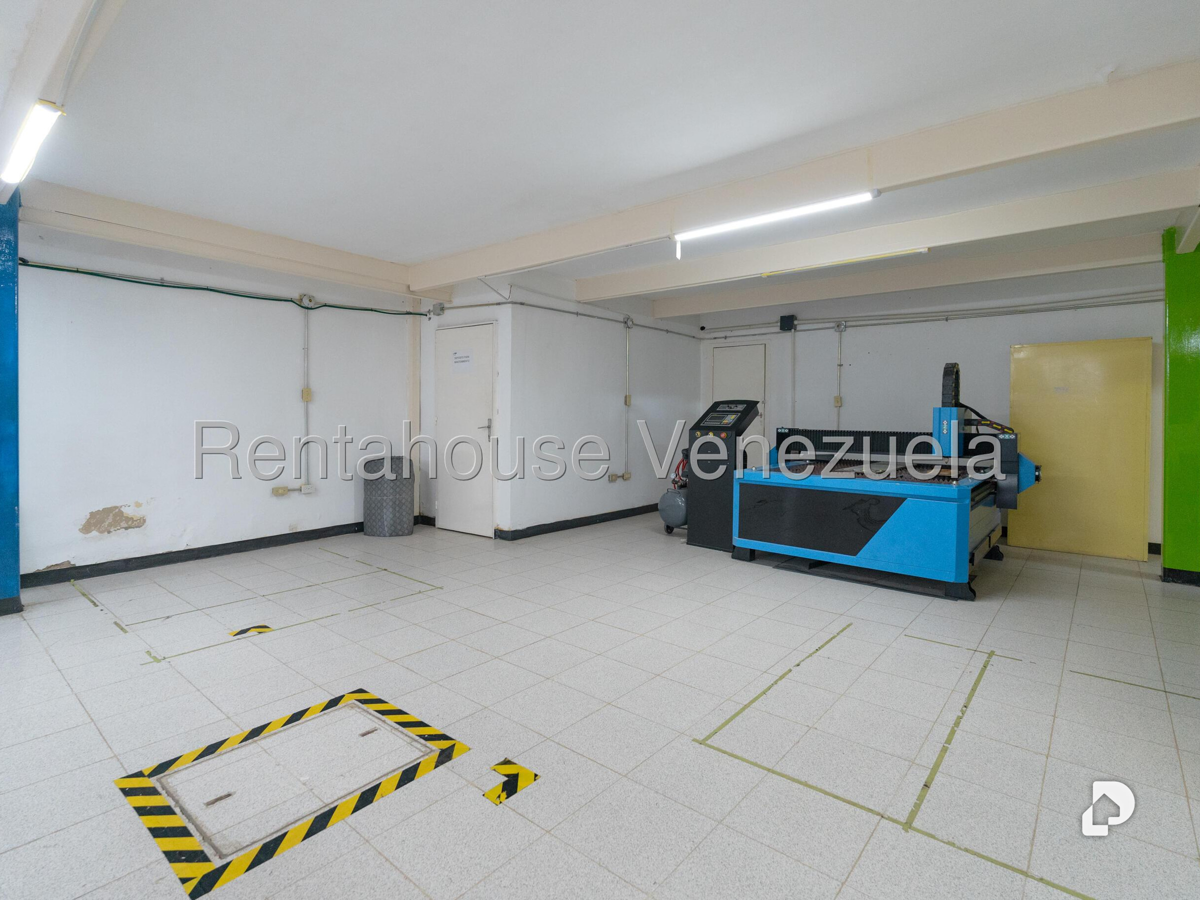 Local comercial en Chuao, Caracas – 23