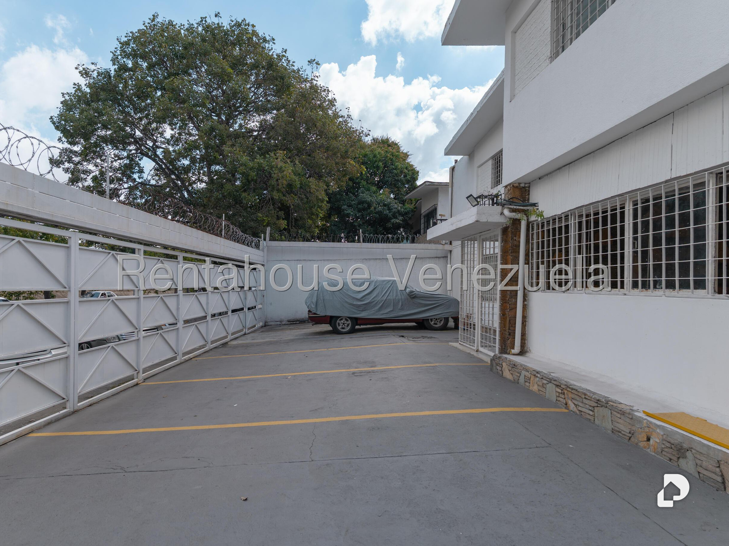 Local comercial en Chuao, Caracas – 5