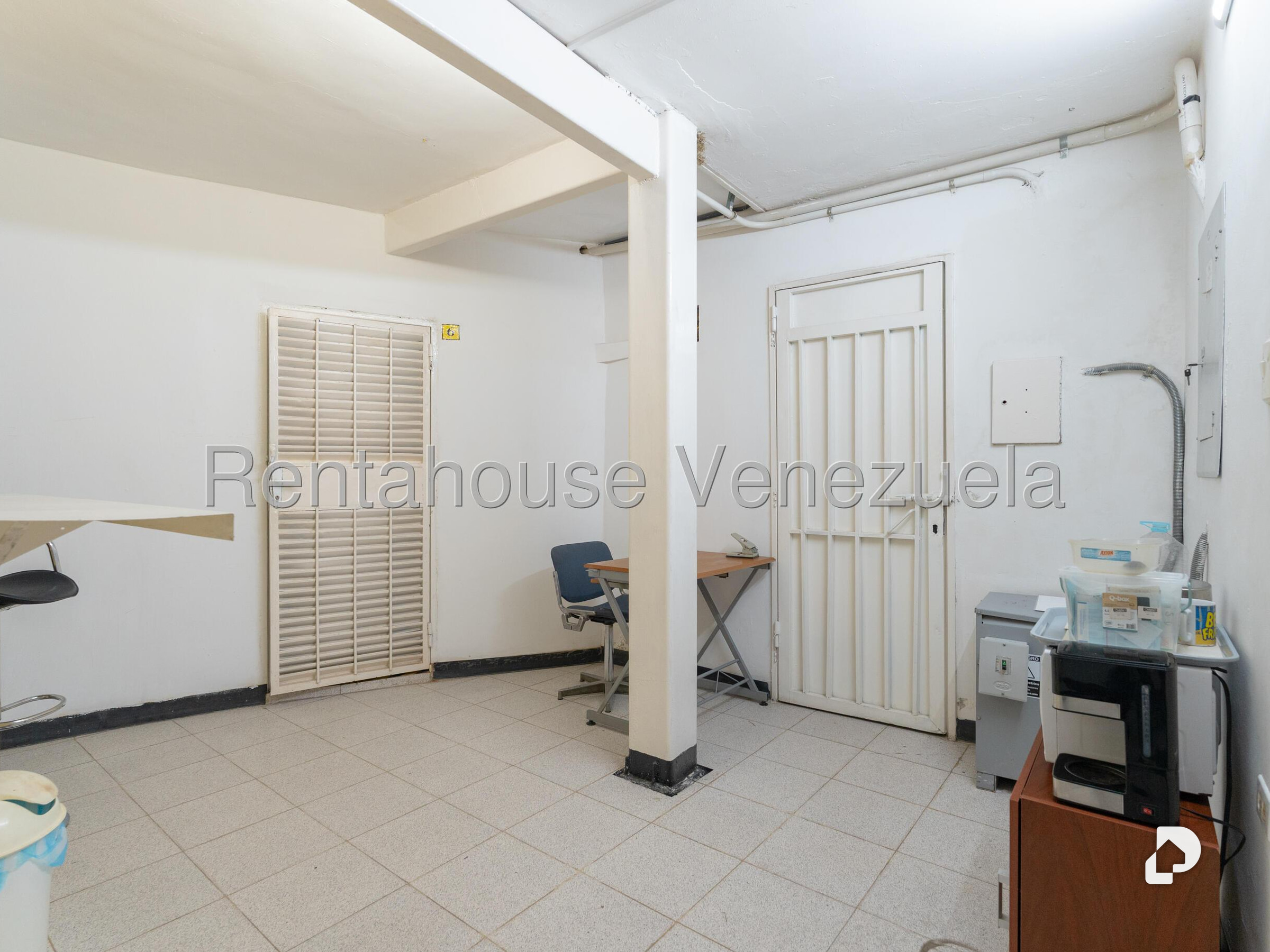 Local comercial en Chuao, Caracas – 11