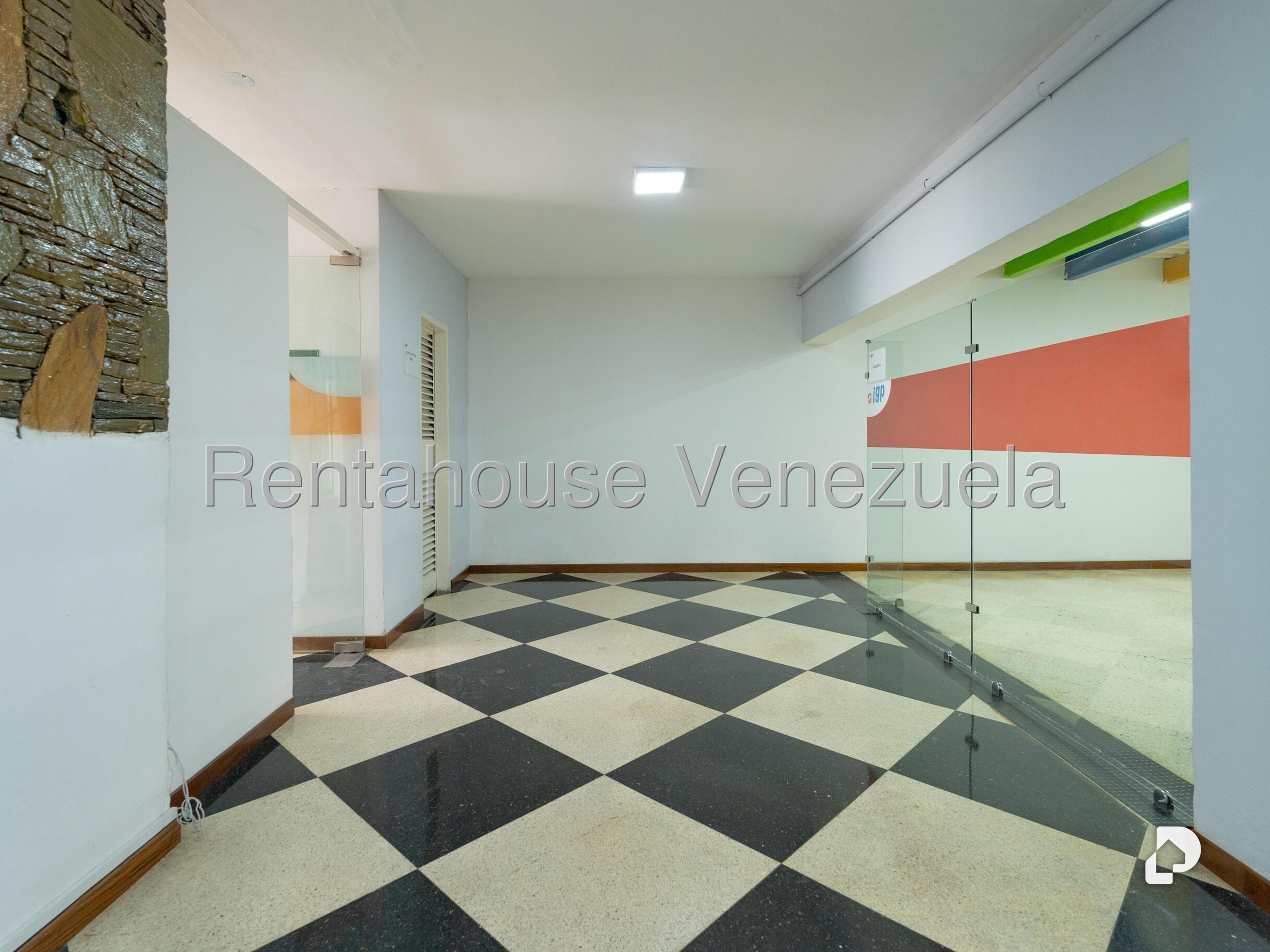 Local comercial en Chuao, Caracas – 15