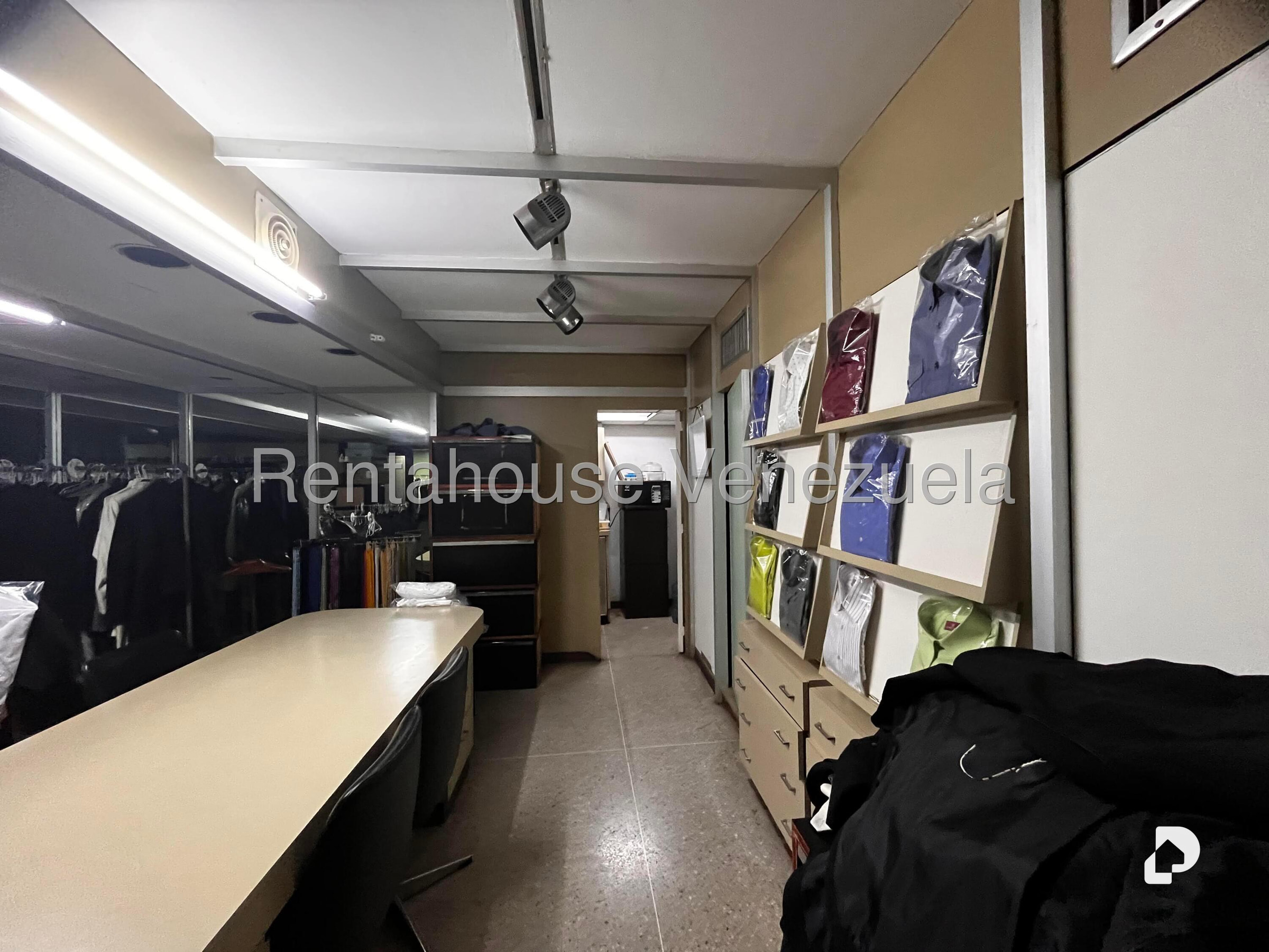Local comercial en El Llanito, Caracas – 12