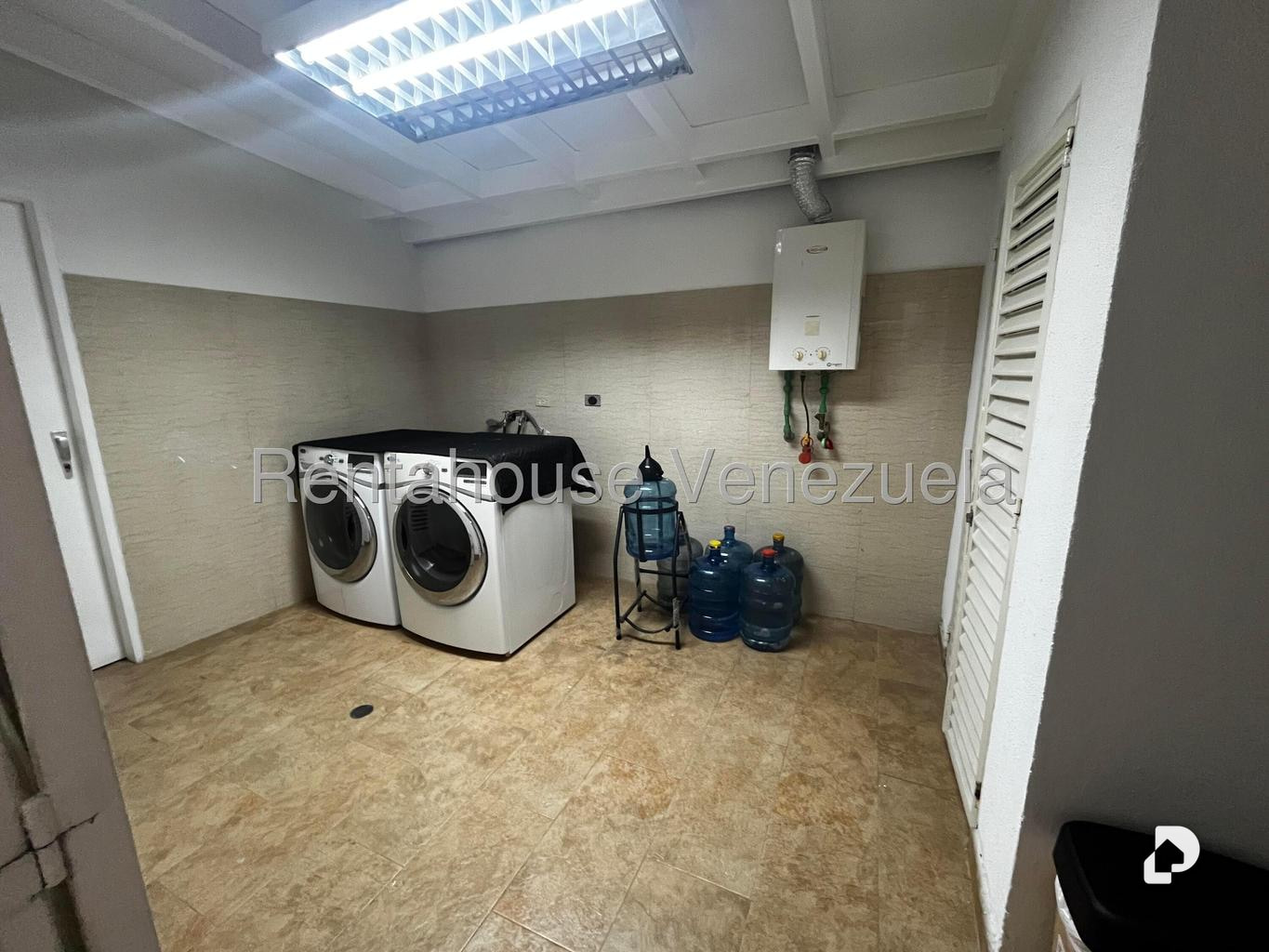 Casa en Oripoto, Caracas – 26