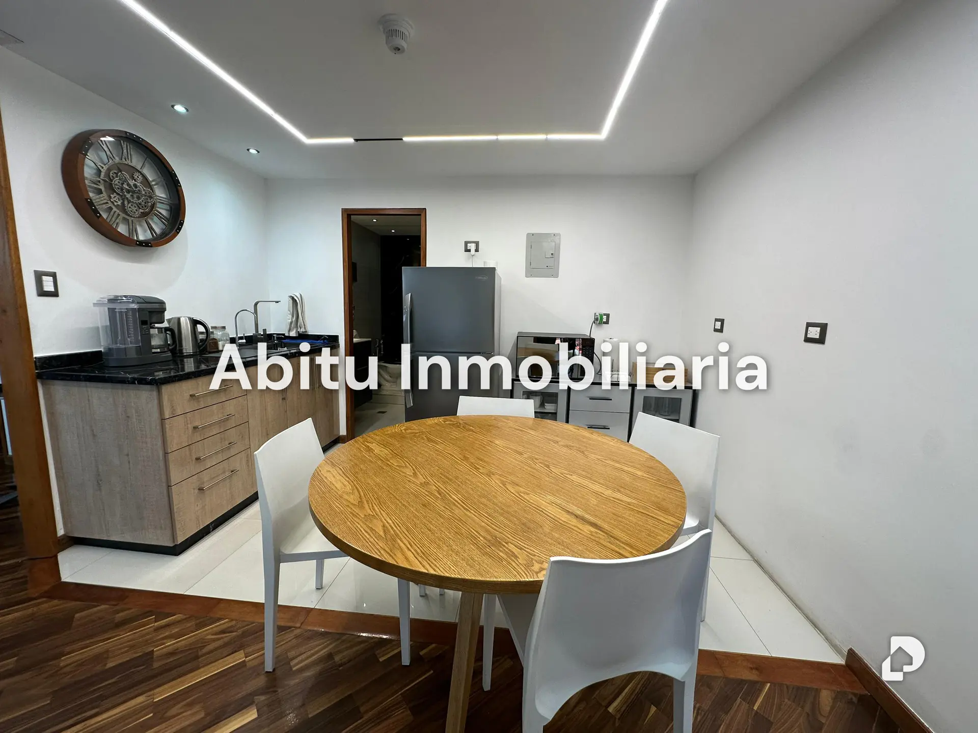 Office in Macaracuay, Caracas – 14