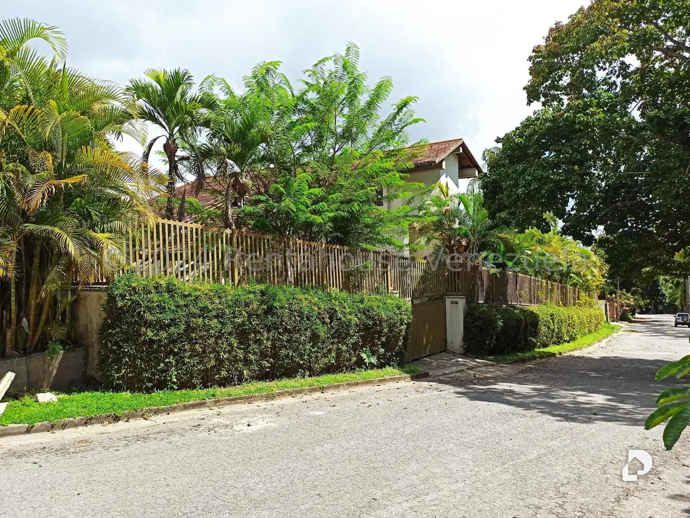 Casa en Oripoto, Caracas – 26