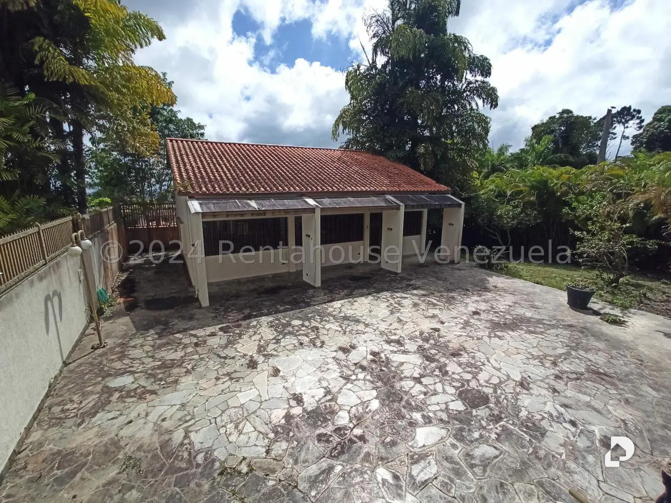 Casa en Oripoto, Caracas – 21