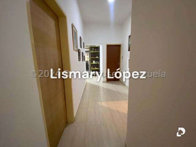 Casa en Los Palos Grandes, Caracas – 27