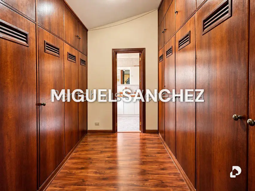 Casa en Cumbres de Curumo, Caracas – 18