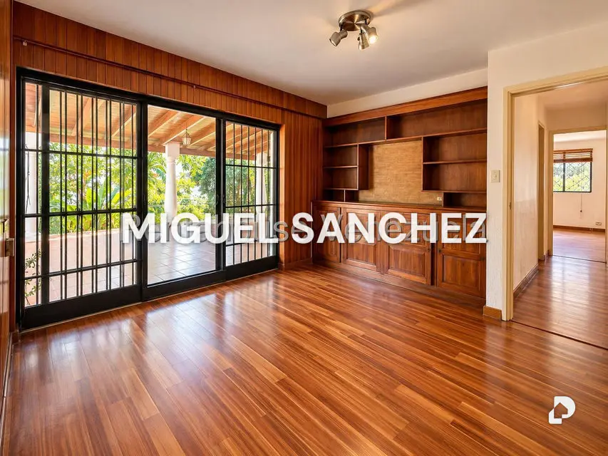 Casa en Cumbres de Curumo, Caracas – 29