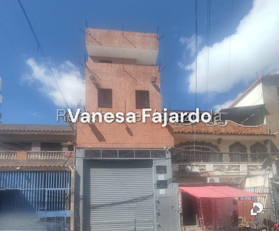 Edificio en Puente Hierro, Caracas – 1