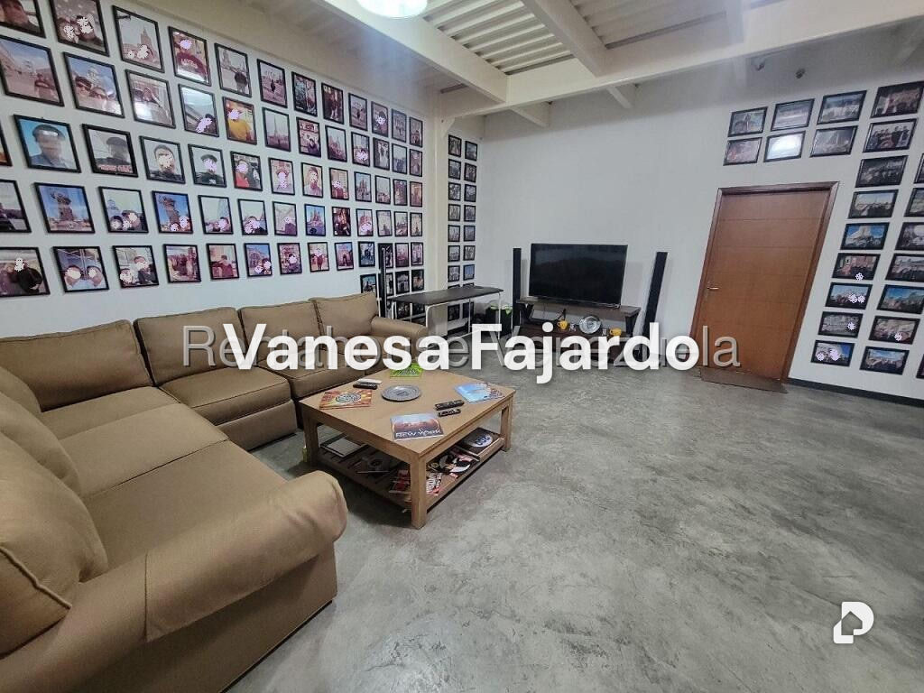 Edificio en Puente Hierro, Caracas – 13