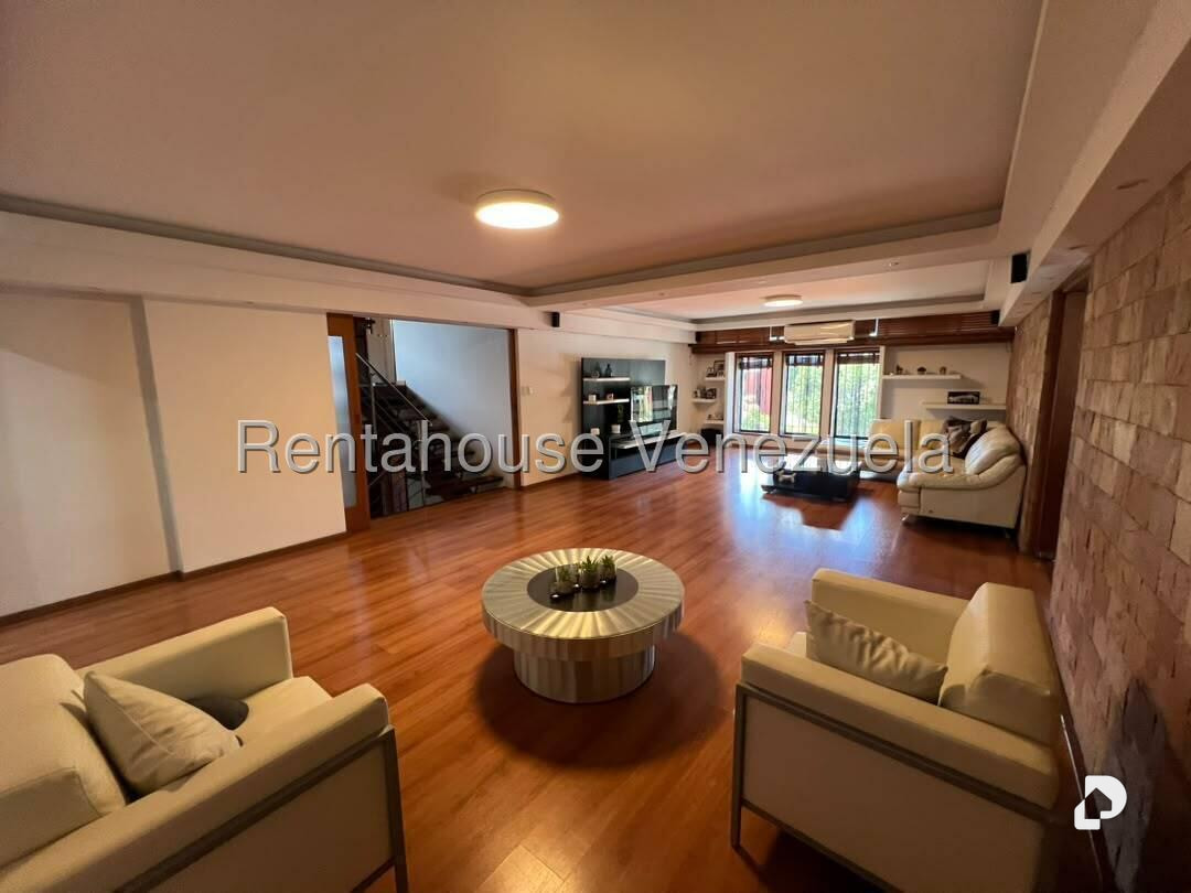 Casa en Cumbres de Curumo, Caracas – 25