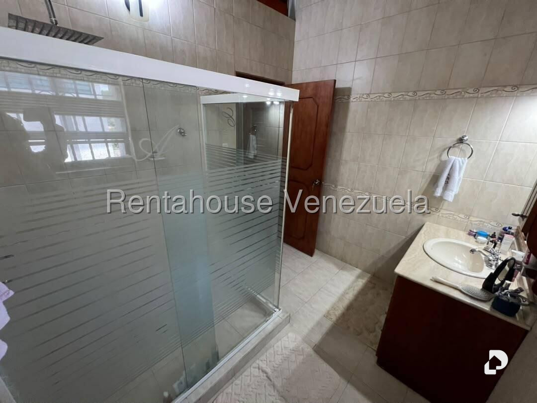 Casa en Cumbres de Curumo, Caracas – 18
