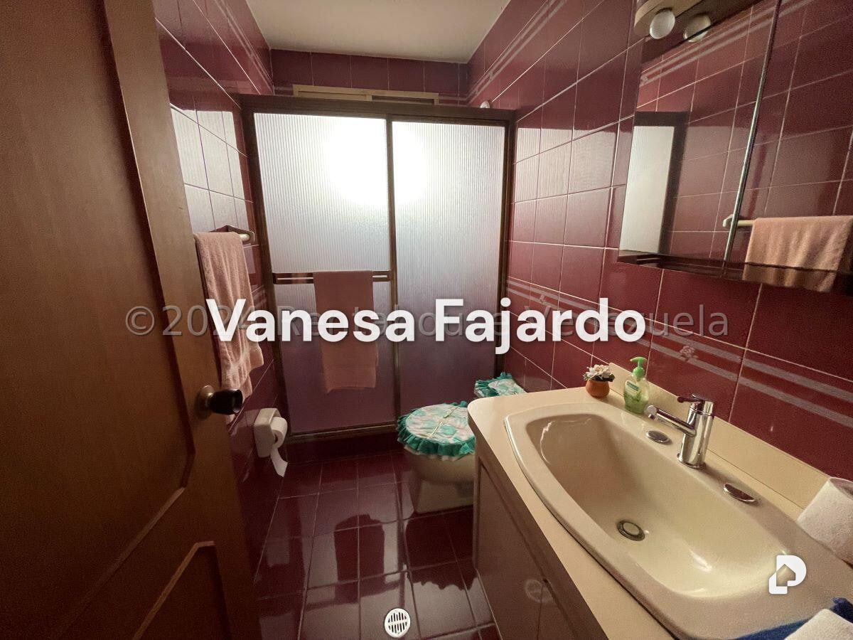 Casa en Los Castores, San Antonio de Los Altos – 28