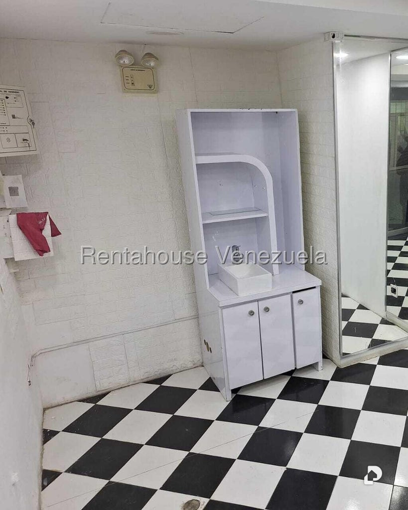 Local comercial en La Castellana, Caracas – 14