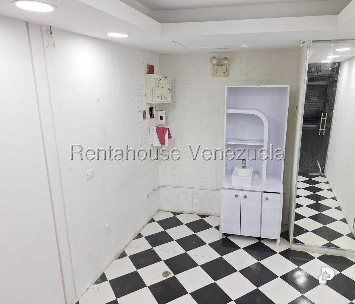 Local comercial en La Castellana, Caracas – 13