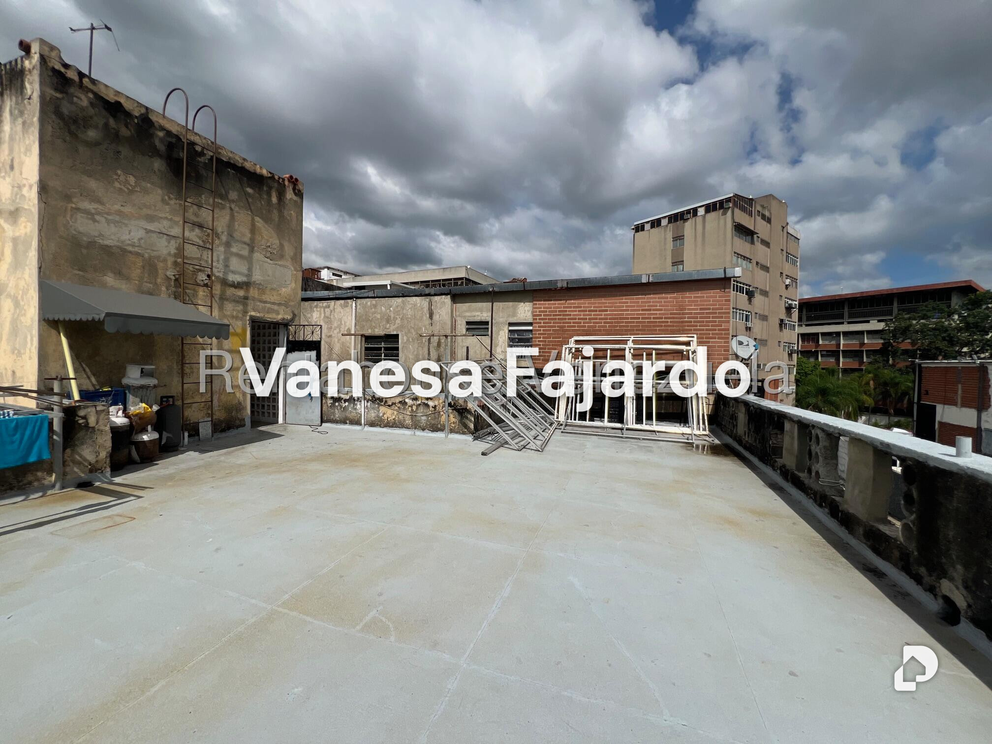 Edificio en Boleíta Sur, Caracas – 12