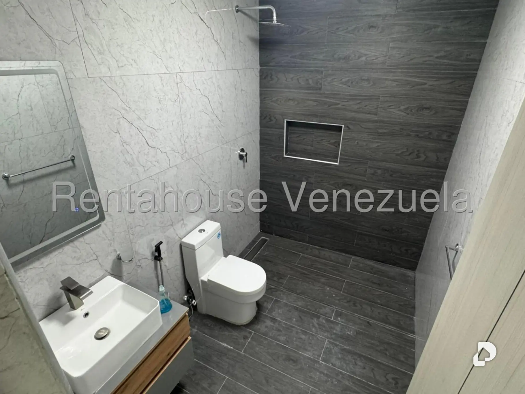 Apartment in Los Palos Grandes, Caracas – 2