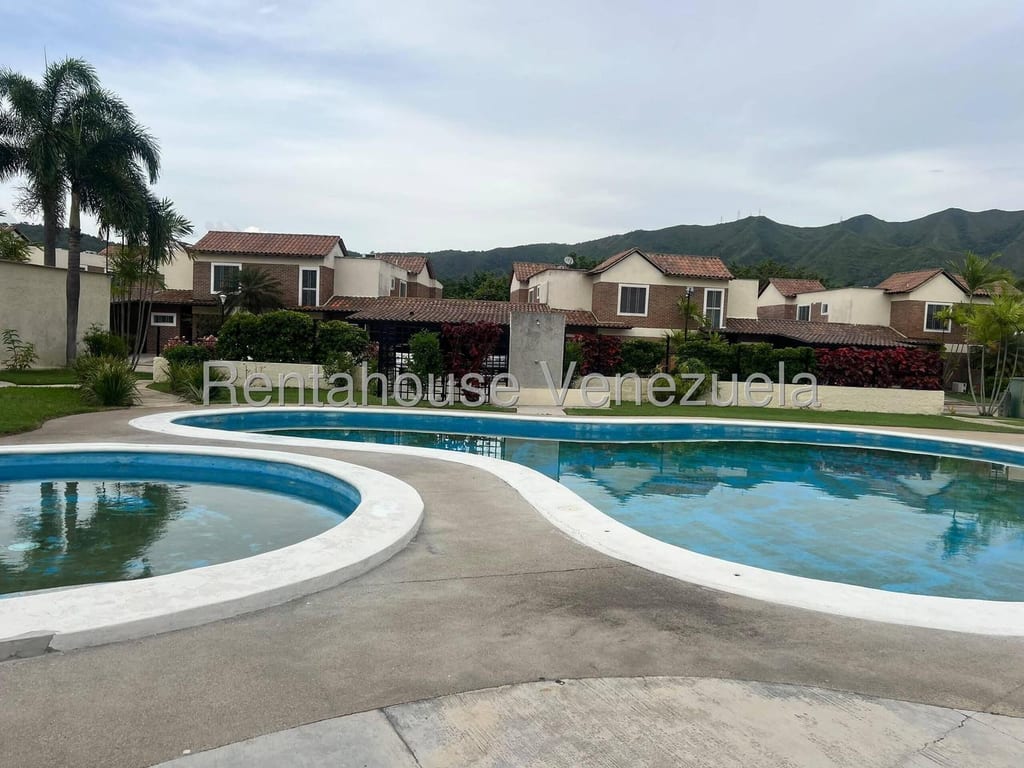 Townhouse en El Rincón, Naguanagua - 1