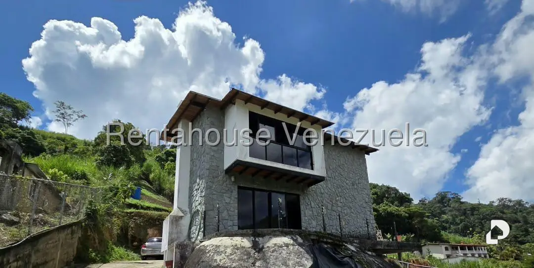 Casa en El Amarillo, San Antonio de Los Altos – 1