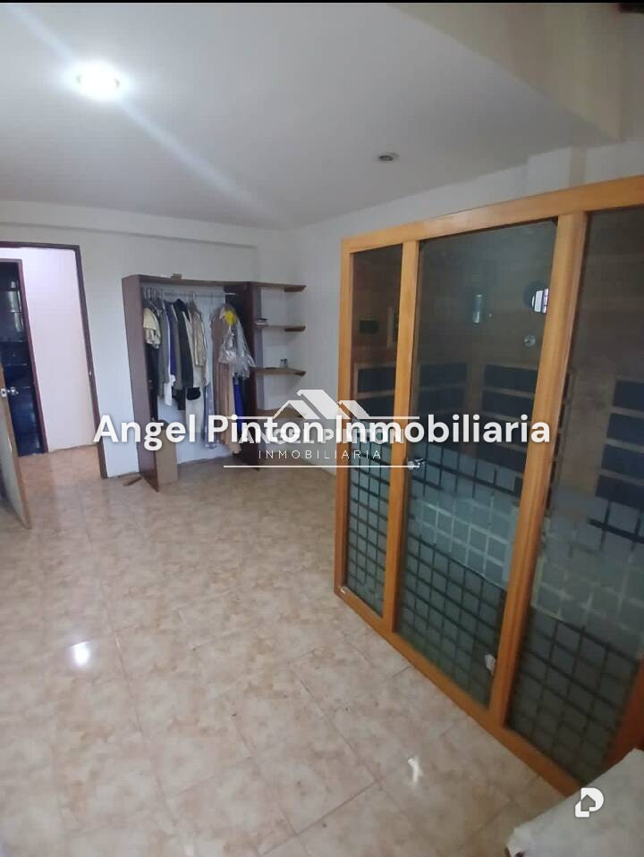 Casa en Altos del Halcón, Caracas – 16