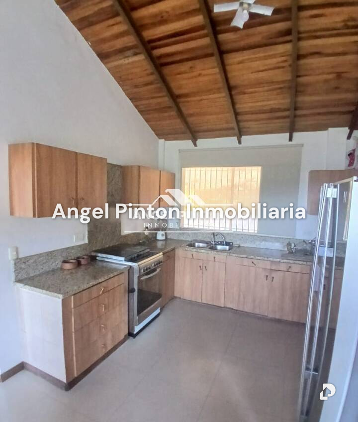 Casa en Altos del Halcón, Caracas – 11