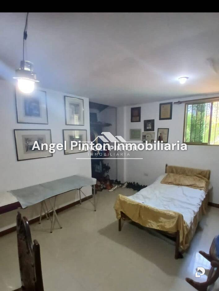 Casa en Altos del Halcón, Caracas – 12