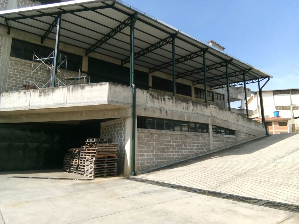 Edificio en Carrizal, Altos Mirandinos - 1
