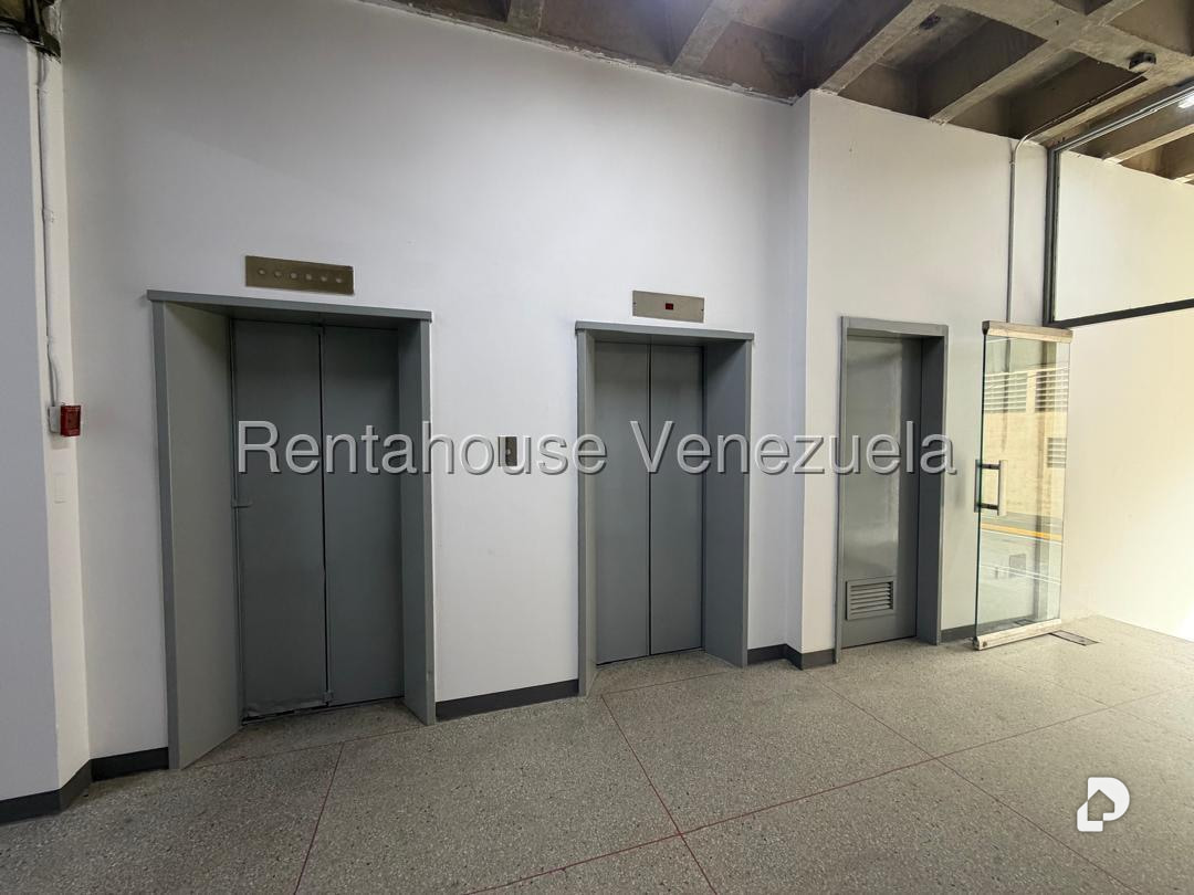 Local comercial en El Valle, Caracas – 3
