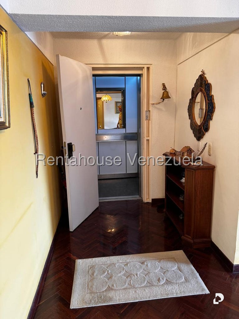Apartamento en Las Esmeraldas, Caracas