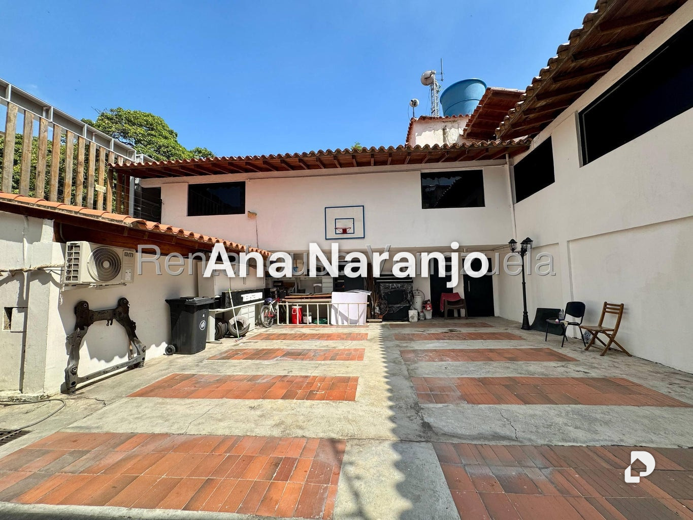 Local comercial en Chuao, Caracas – 52
