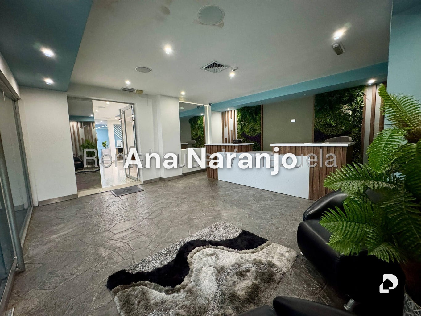 Local comercial en Chuao, Caracas – 12