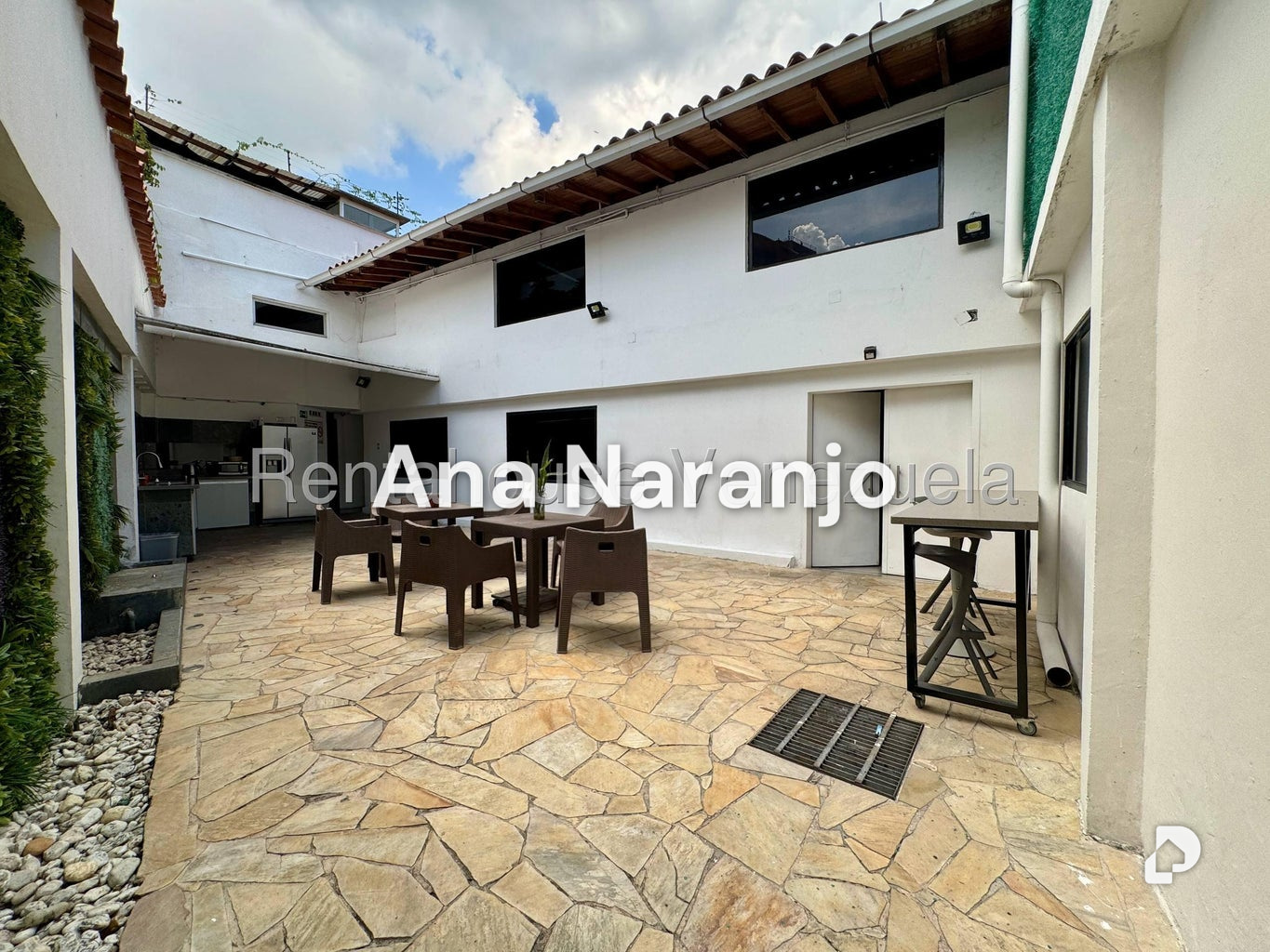 Local comercial en Chuao, Caracas – 51
