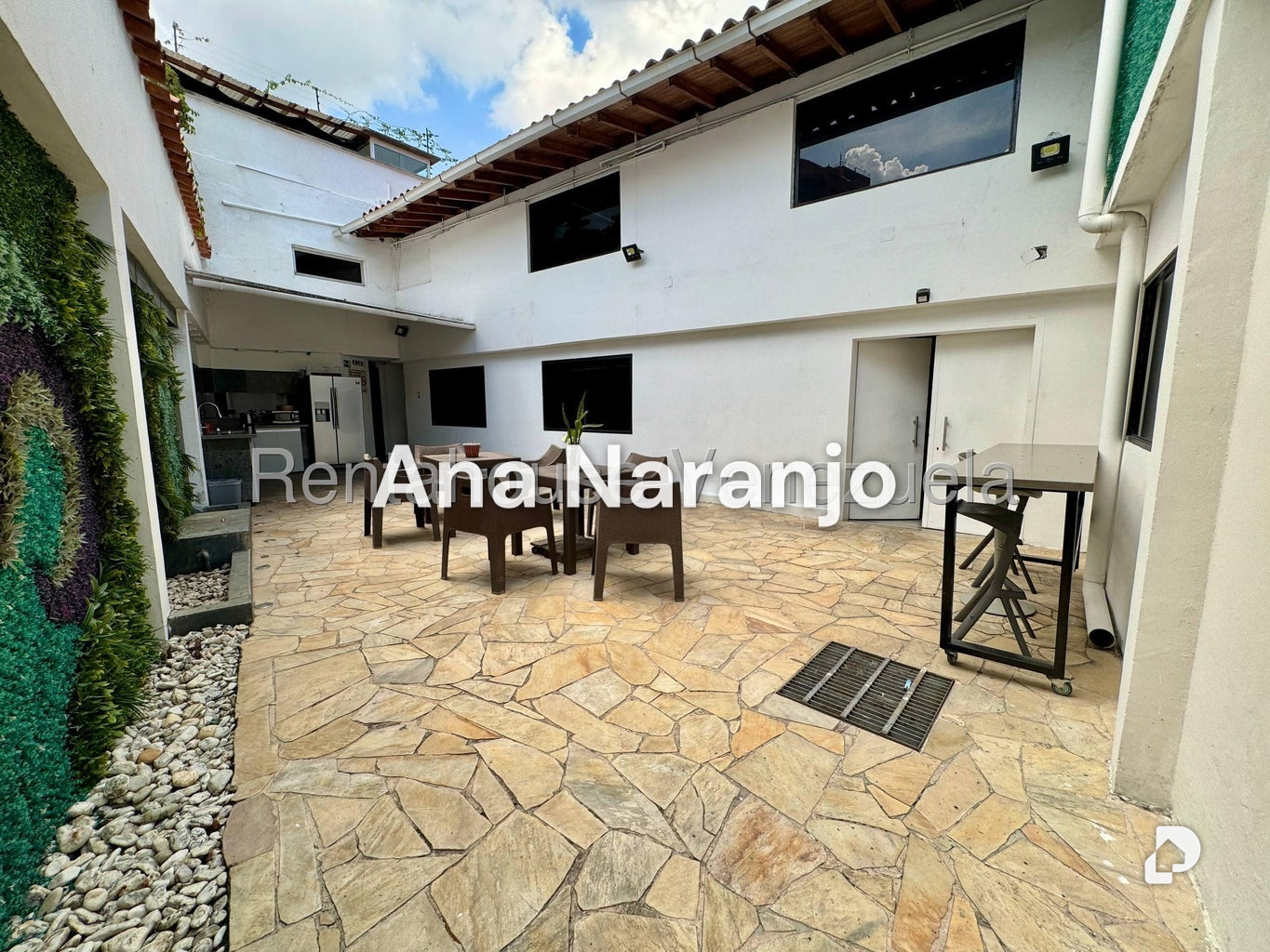 Local comercial en Chuao, Caracas – 55