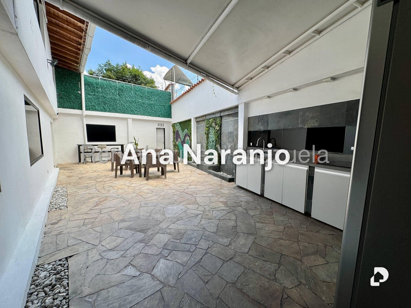 Local comercial en Chuao, Caracas – 50
