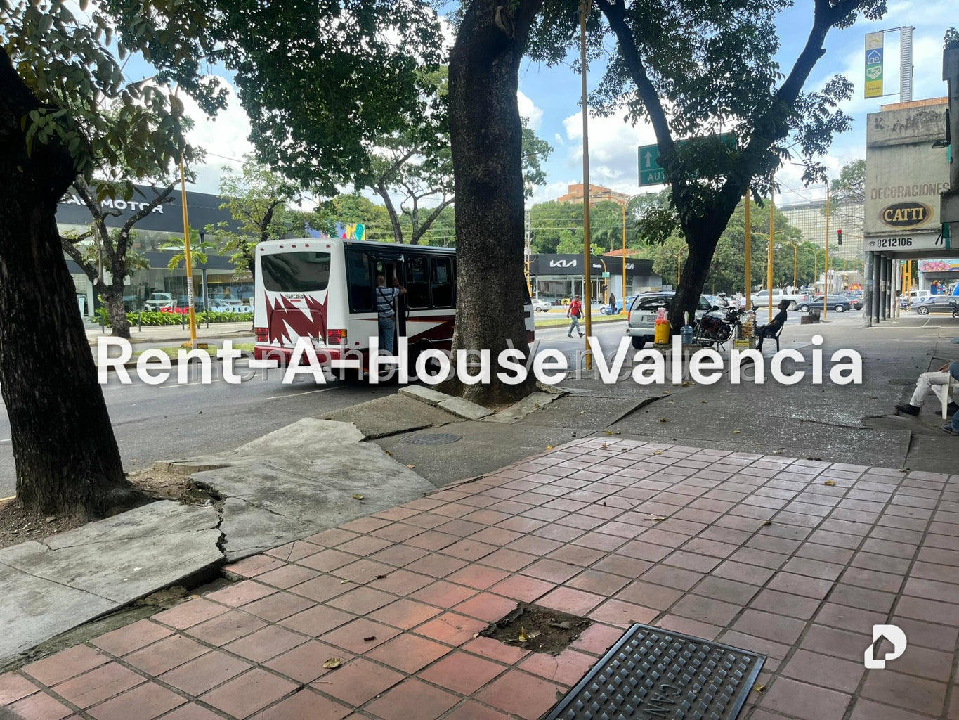 Local comercial en Avenida Bolivar Norte, Valencia – 14