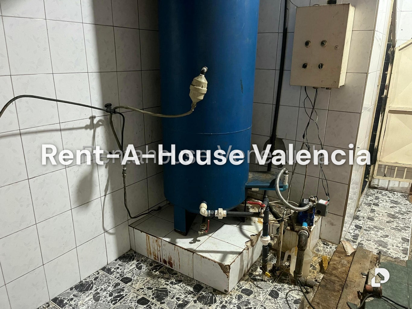 Local comercial en Avenida Bolivar Norte, Valencia – 12