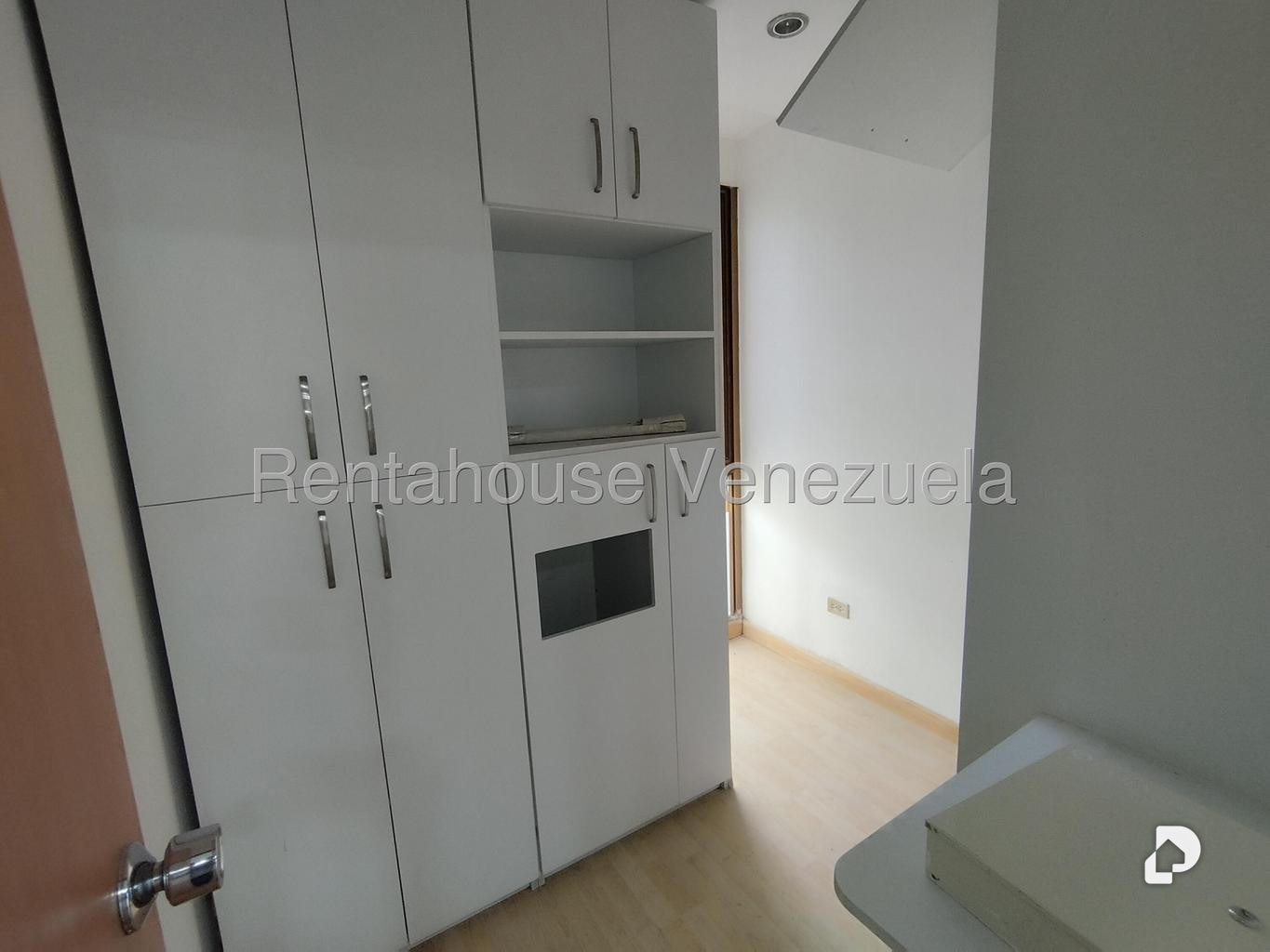 Oficina en Los Palos Grandes, Caracas – 4