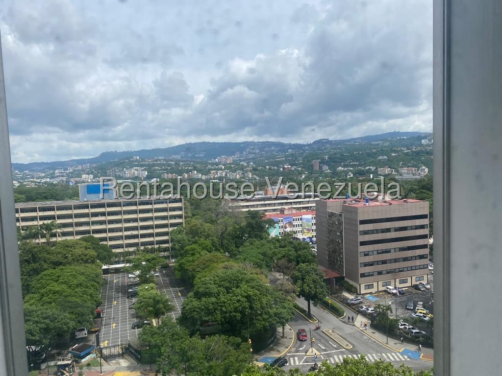Oficina en Los Palos Grandes, Caracas - 1