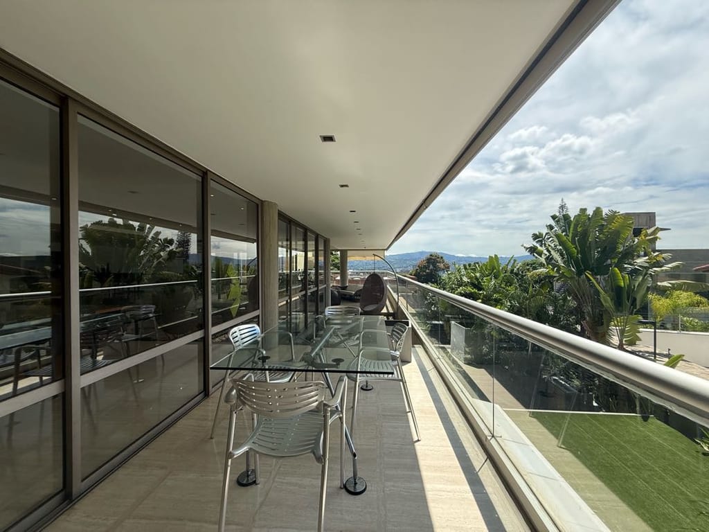 Apartamento en Altamira, Caracas - 1