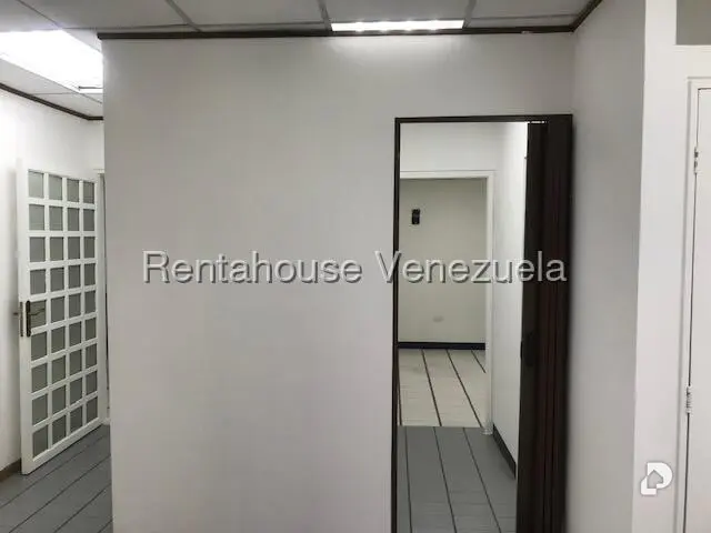 Oficina en Los Cortijos de Lourdes, Caracas