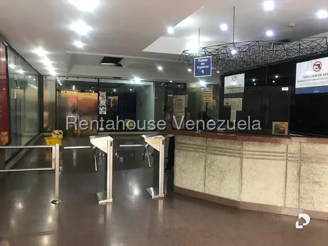 Oficina en Los Cortijos de Lourdes, Caracas
