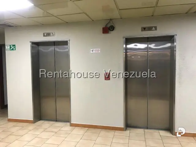Oficina en Los Cortijos de Lourdes, Caracas