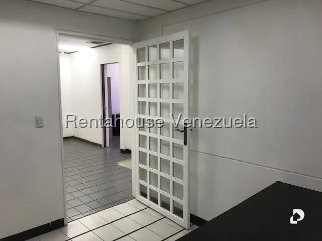 Oficina en Los Cortijos de Lourdes, Caracas