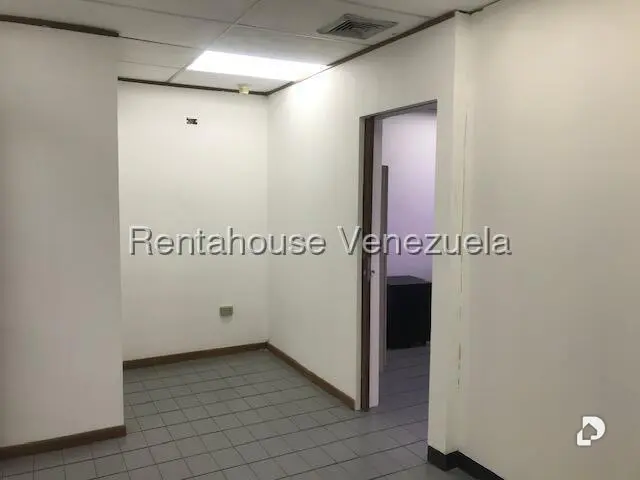 Oficina en Los Cortijos de Lourdes, Caracas