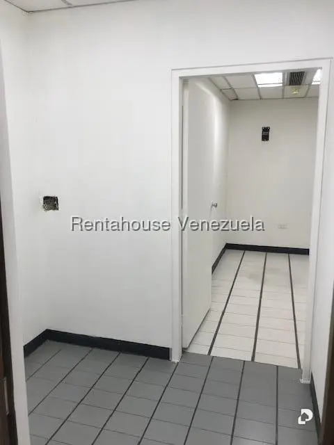 Oficina en Los Cortijos de Lourdes, Caracas