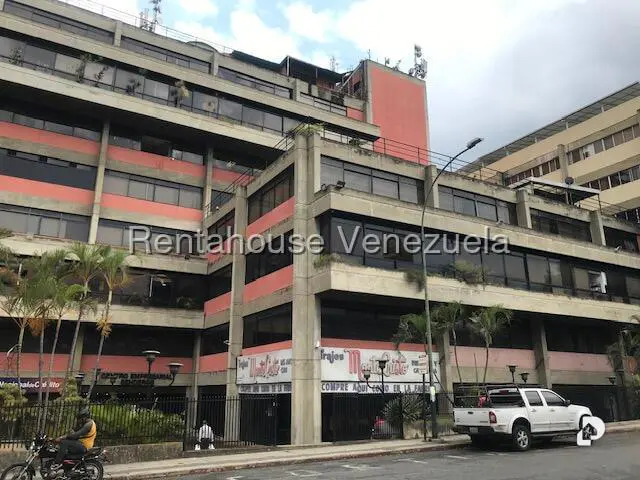 Oficina en Los Cortijos de Lourdes, Caracas