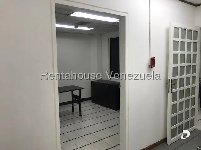 Oficina en Los Cortijos de Lourdes, Caracas