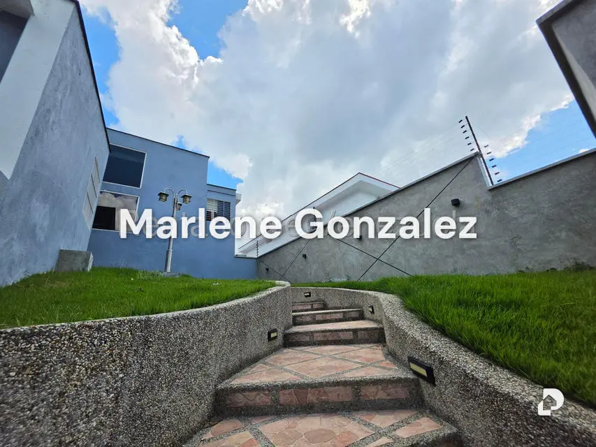 Casa en Santa Clara, Caracas – 2